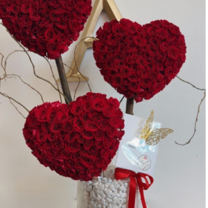 Limited Edition - The Love Tree 3D Red Spay Roses Heart